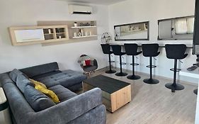 Apartman Lucija kuća za odmor s vanjskim bazenom